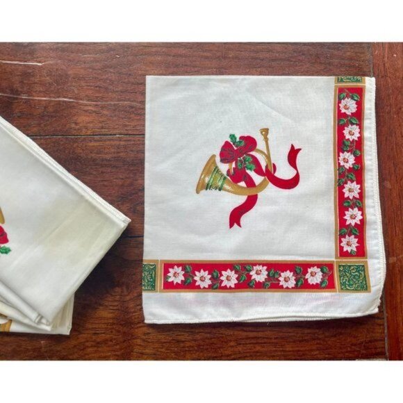 Vintage Christmas Napkins or Doillies set of 8 in red and green with Golden horn - Picture 4 of 10
